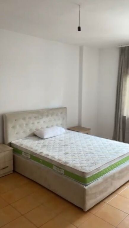 Jepet me qera Apartamenti 2+1 , rruga Shqefqet Masarai ( 21 Dhjetori)  600 mije leke