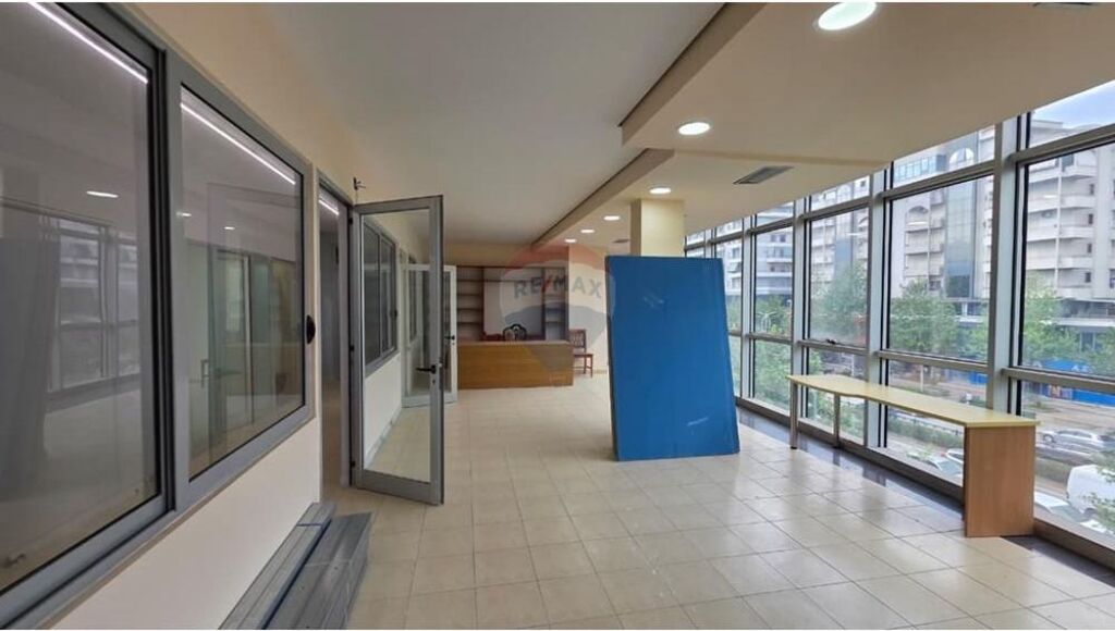 Ambjent biznesi me qera per zyra klinike dentare,klinike estetike etj.