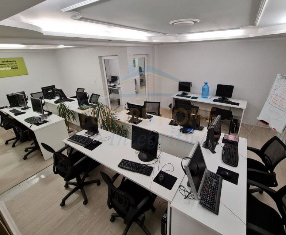 Qera, Ambient Biznesi, Blloku, Tiranë.