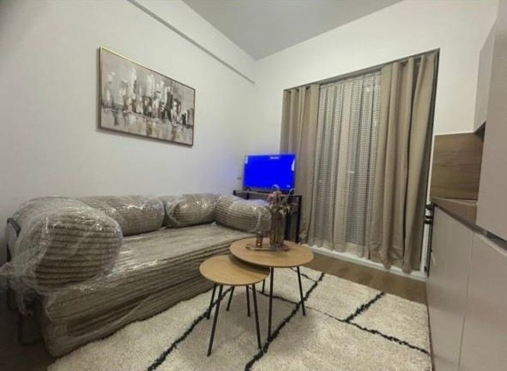 Jepet me qera garzoniere 300€