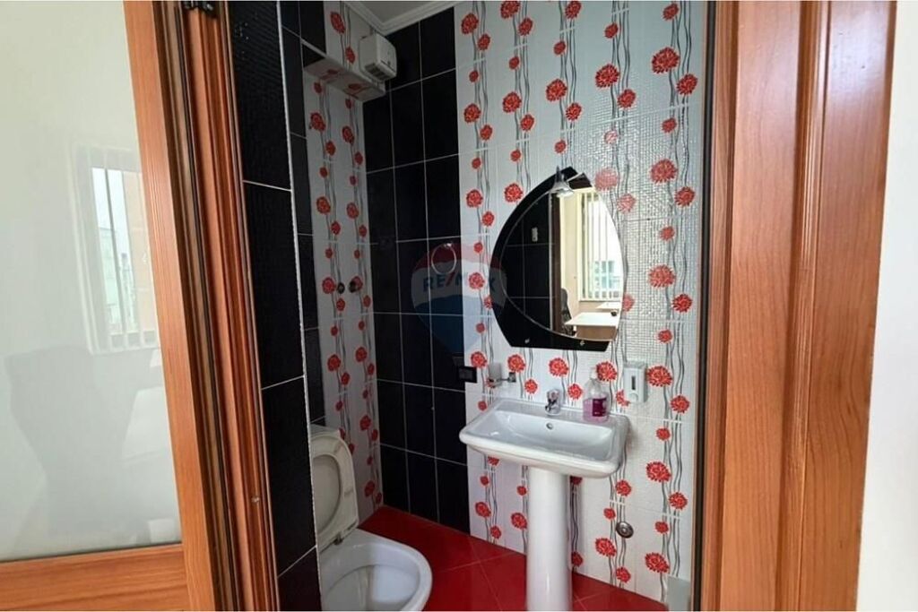 Ambinet zyre ne 📍Qender Tirane