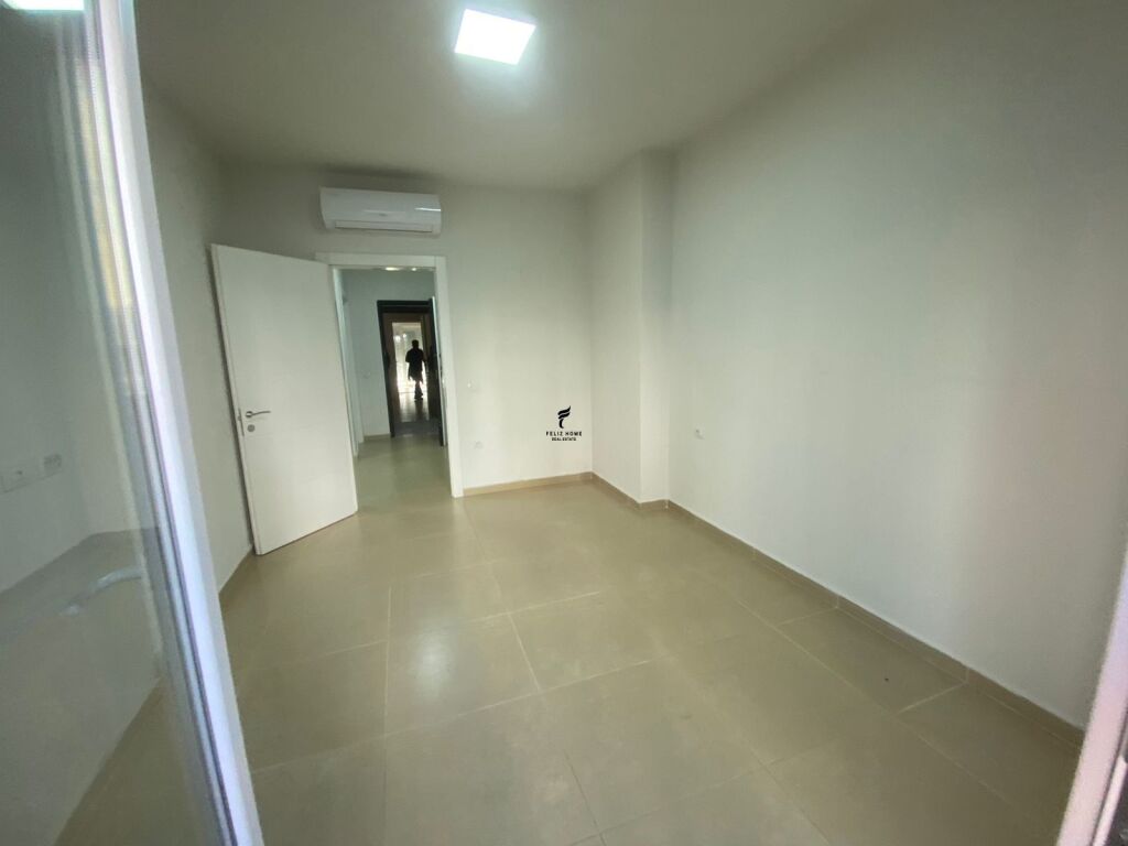 ZYRE ME QERA 93 M2 RRUGA E KOSOVAREVE 100.000 LEKE FH-70544
