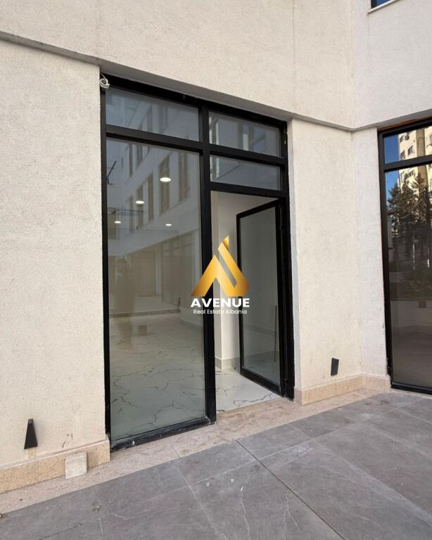 SHITET AMBIENT BIZNESI – RRUGA MINE PEZA, TIRANE (prane Donika Center)