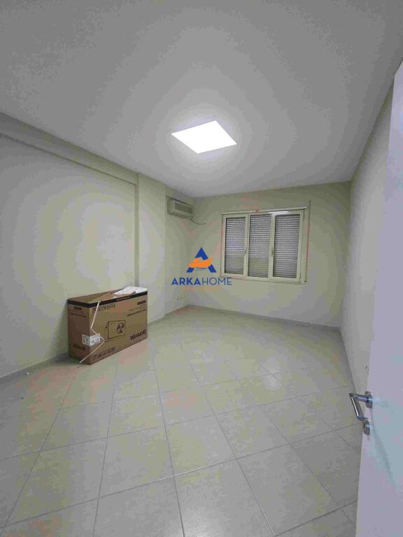 LOCALE UFFICIO IN AFFITTO 140M2 "VIA KARL GEGA, ZONA DELLA STAZIONE DEI TRENI" 1000 EURO