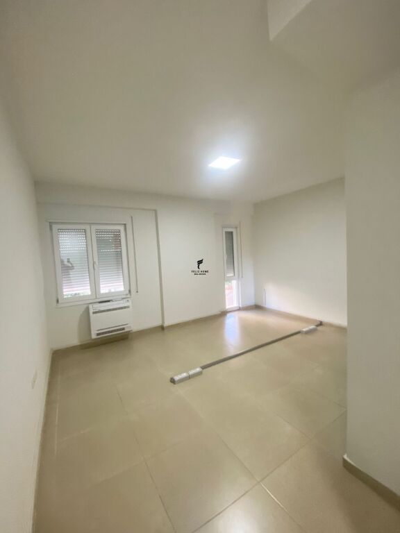 ZYRE ME QERA 93 M2 RRUGA E KOSOVAREVE 100.000 LEKE FH-70544