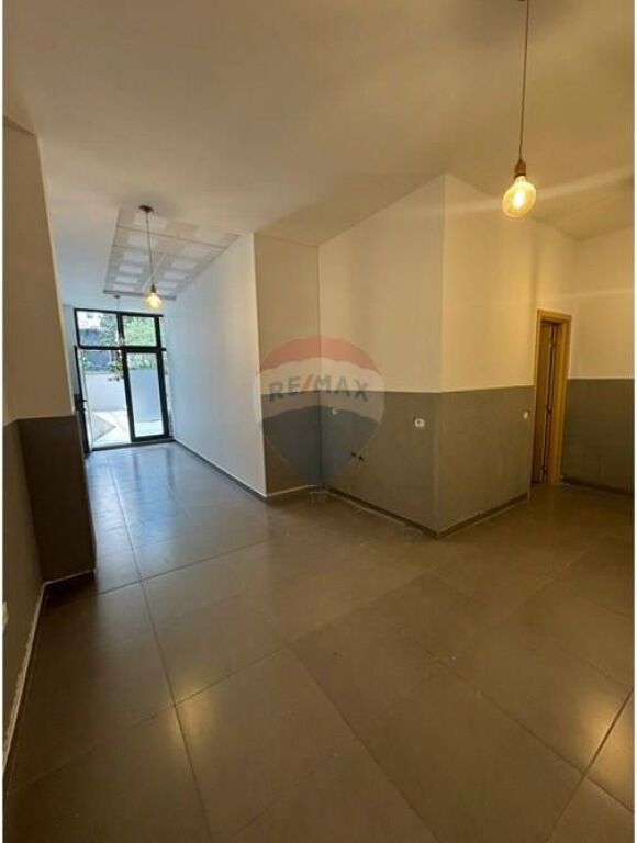 Zyrë - Për Qira - Selvia, Tiranë