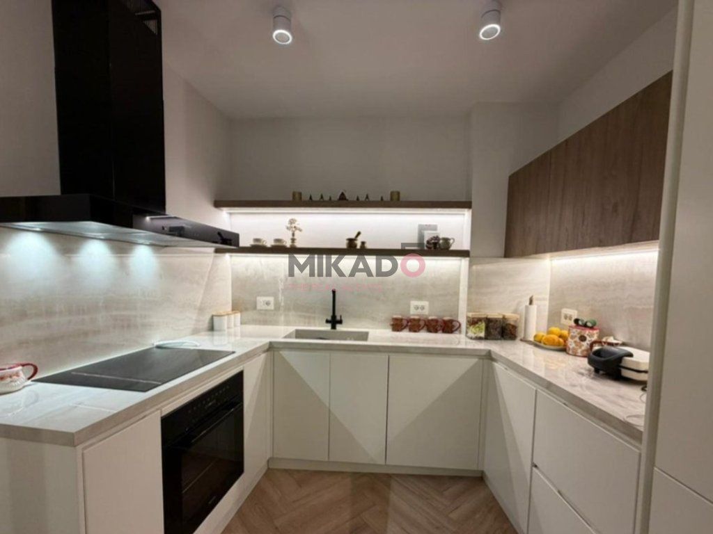 Shitet Apartament 3+1tek Lake View Residence, RRuga Kosovareve!