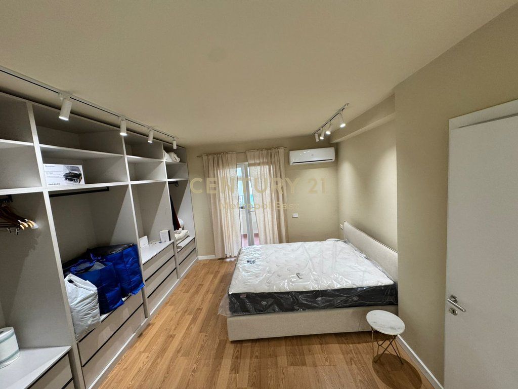 JEPET ME QIRA APARTAMENT 2+1+2+PARKIM ,NE RRUGEN E DURRESIT,PRANE GJIMNAZIT QEMAL STAFA