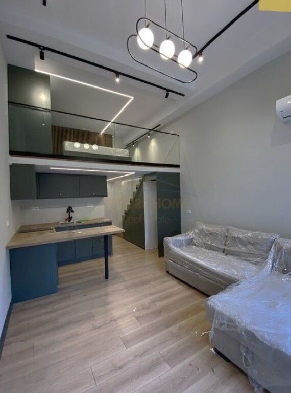 Shitet, Garsoniere, Materniteti I Ri