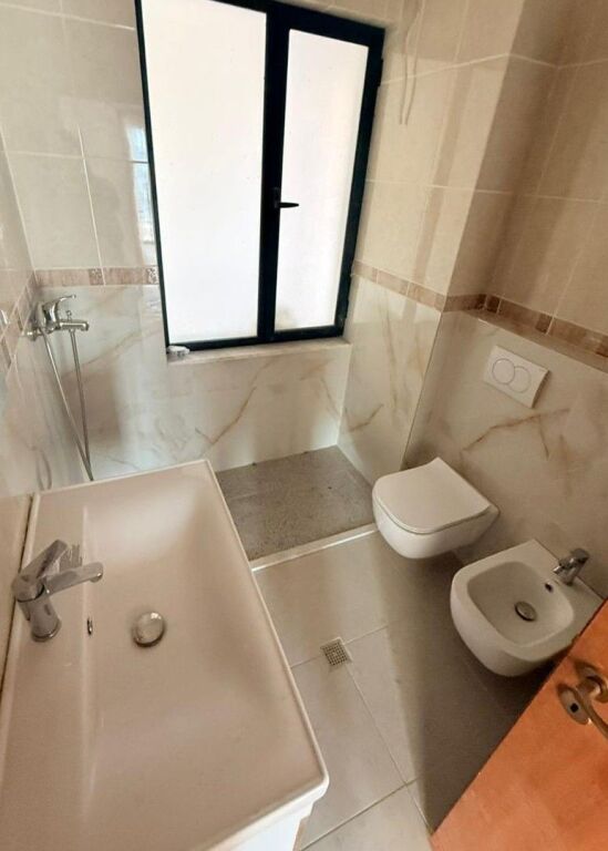 Apartament 2+1 Komuna Parisit