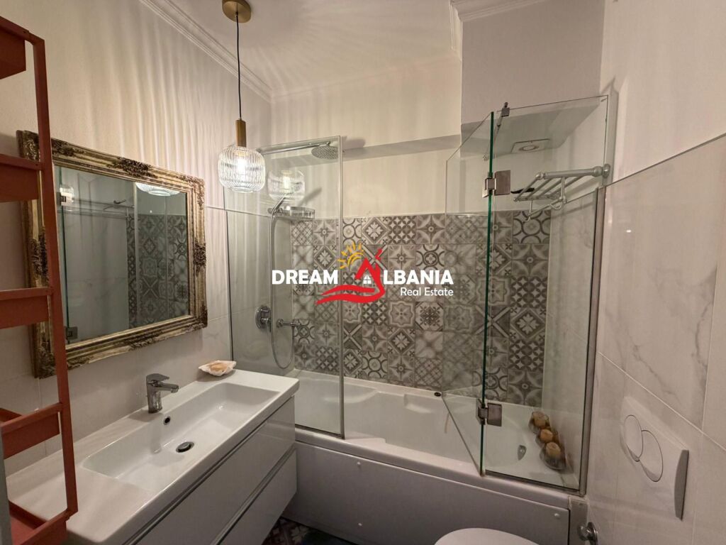 Jepet me qera super apartament 3+1+2 ne rrugen e Durresit prane Ambasades Polake (ID 4239092)