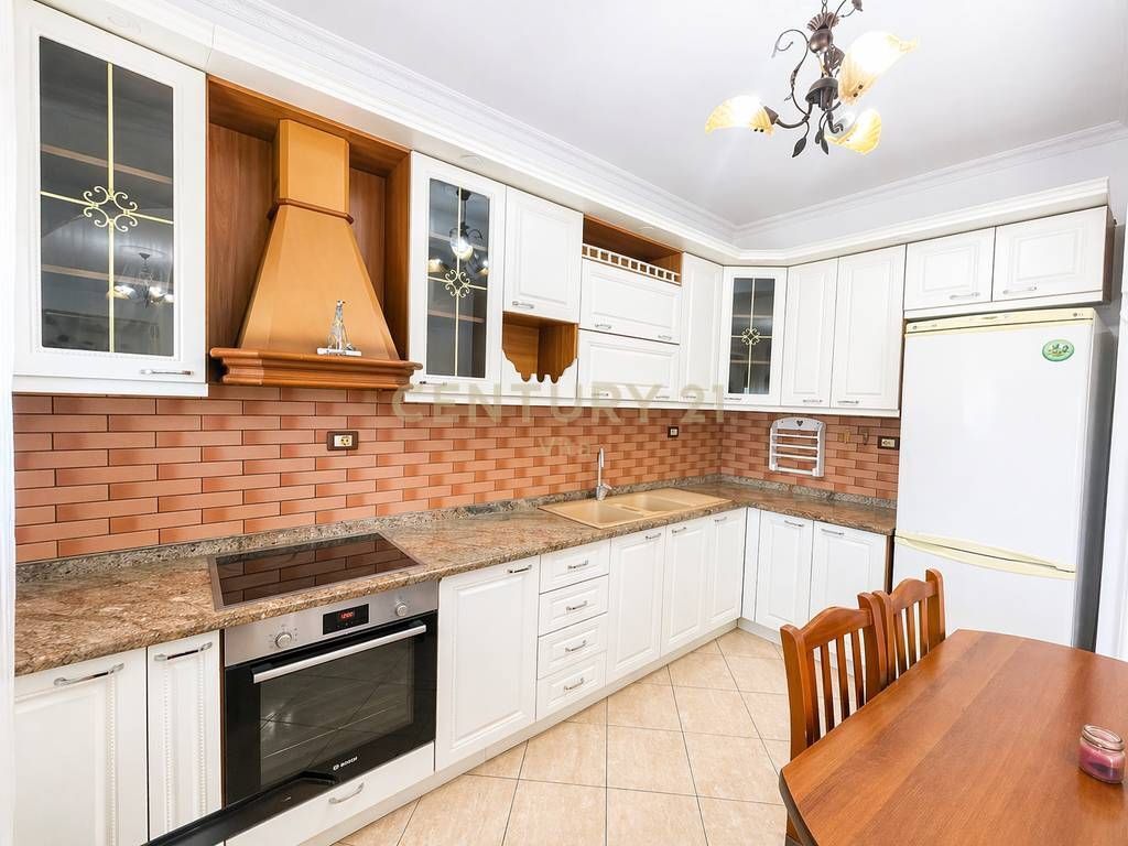 Apartament 2+1 me Ballkon dhe Pamje Qyteti, me Qira pranë Spitalit në Durrës!!