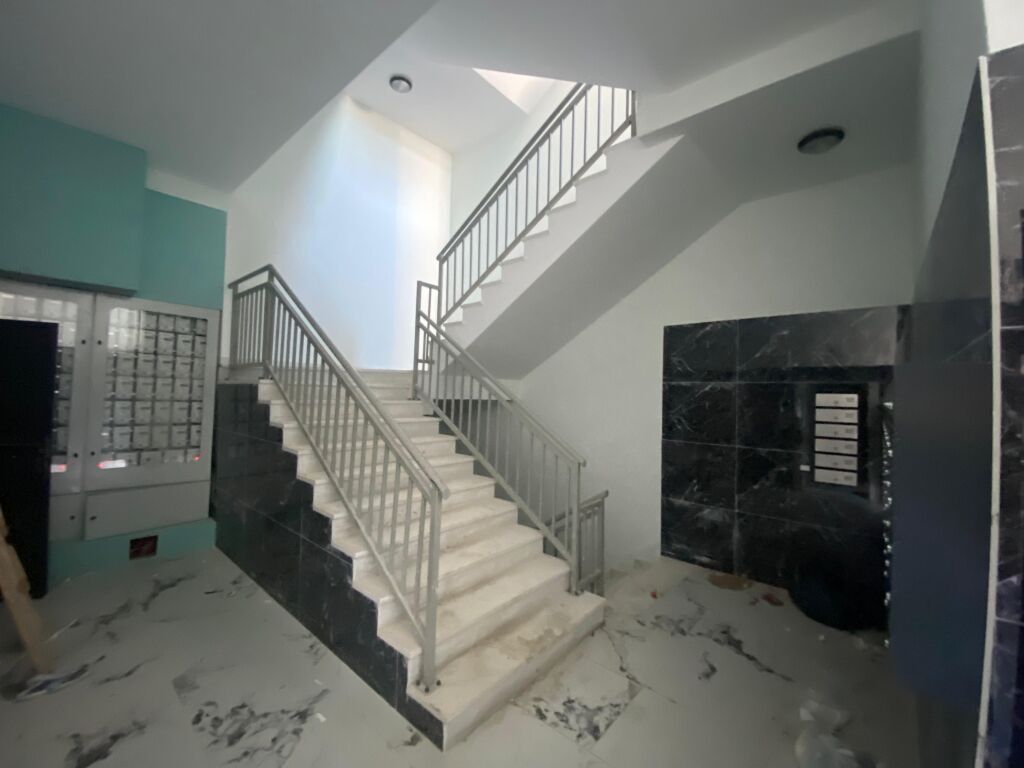 Shitet, Apartament 1+1 , Kamez, Tirane . Empire68069