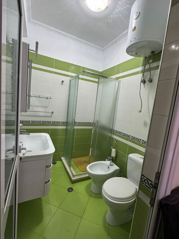 Shitet super apartament  2+2+1 Ballkon prane kopshtit zologjik