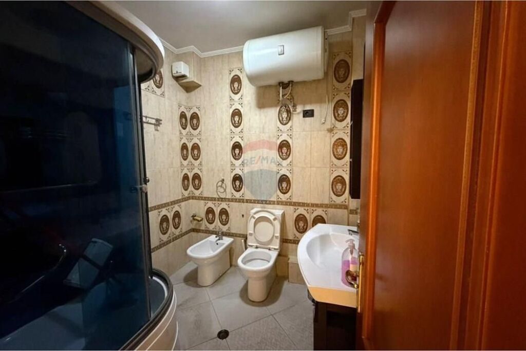 Ambinet zyre ne 📍Qender Tirane