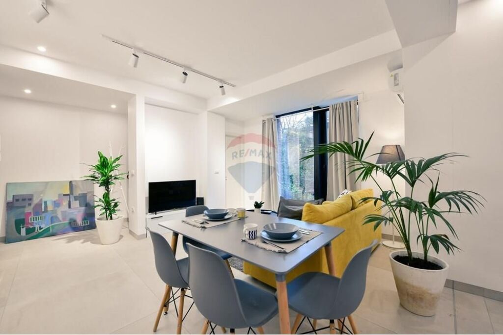 Jepet me qira apartament ne Myslym Shyri