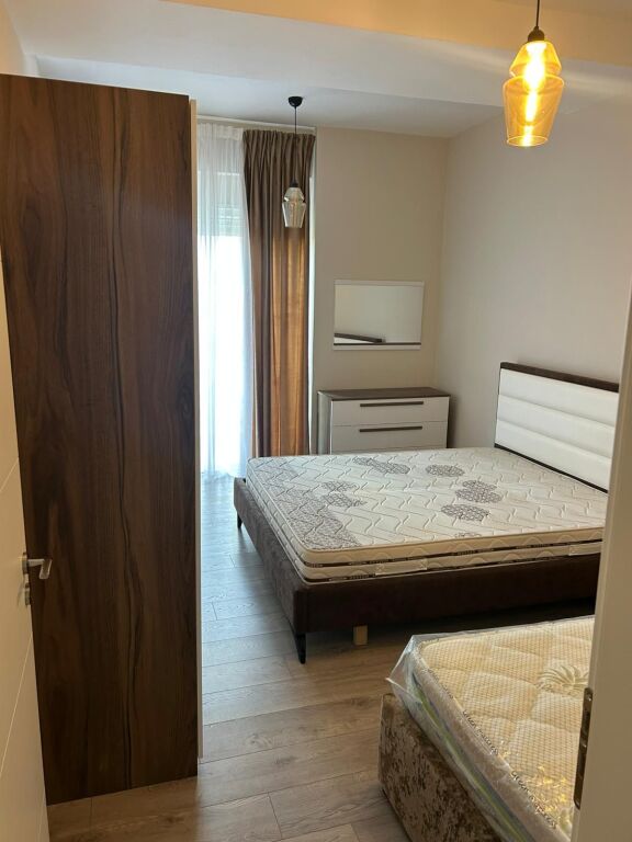 JEPET ME QIRA APARTAMENT 1+1 TE XHAMLLIKU 55.000 LEKE TE REJA