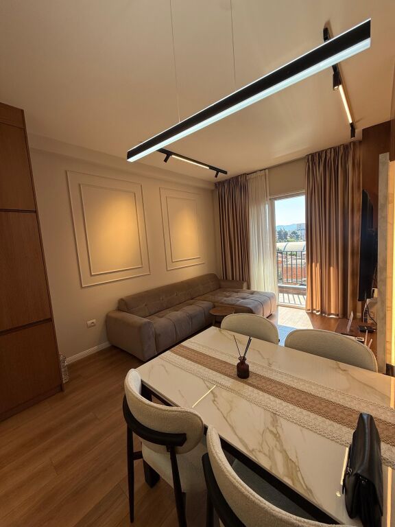 VENDESI APPARTAMENTO 1+1 CON BALCONE A AMERIKAN 3, RESIDENZA HENKE