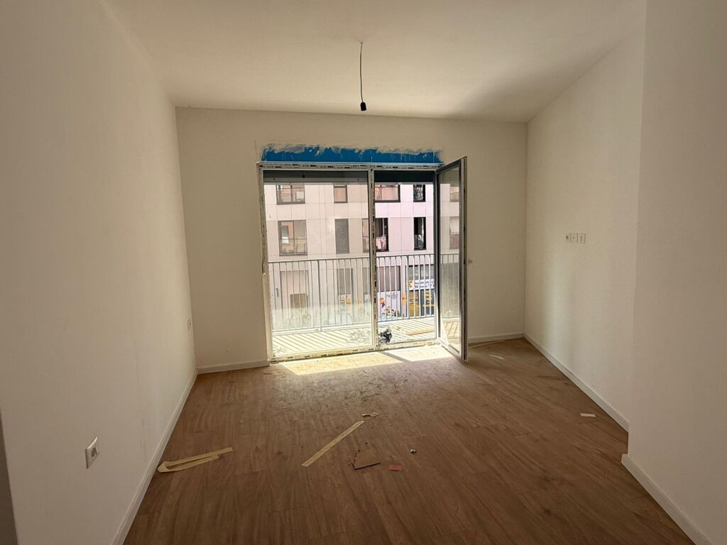 Bulevardi Ri Gener 2 Shitet Apartament 2+1+2