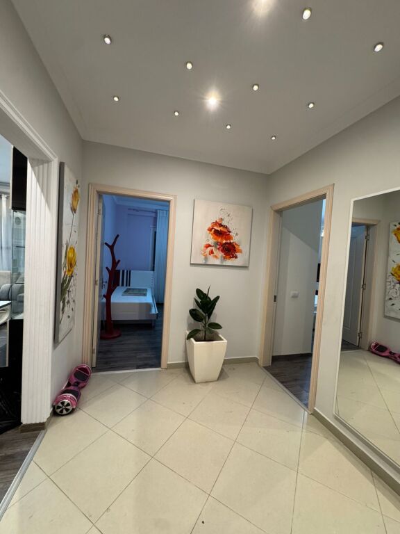 Shitet super apartament  2+2+1 Ballkon prane kopshtit zologjik