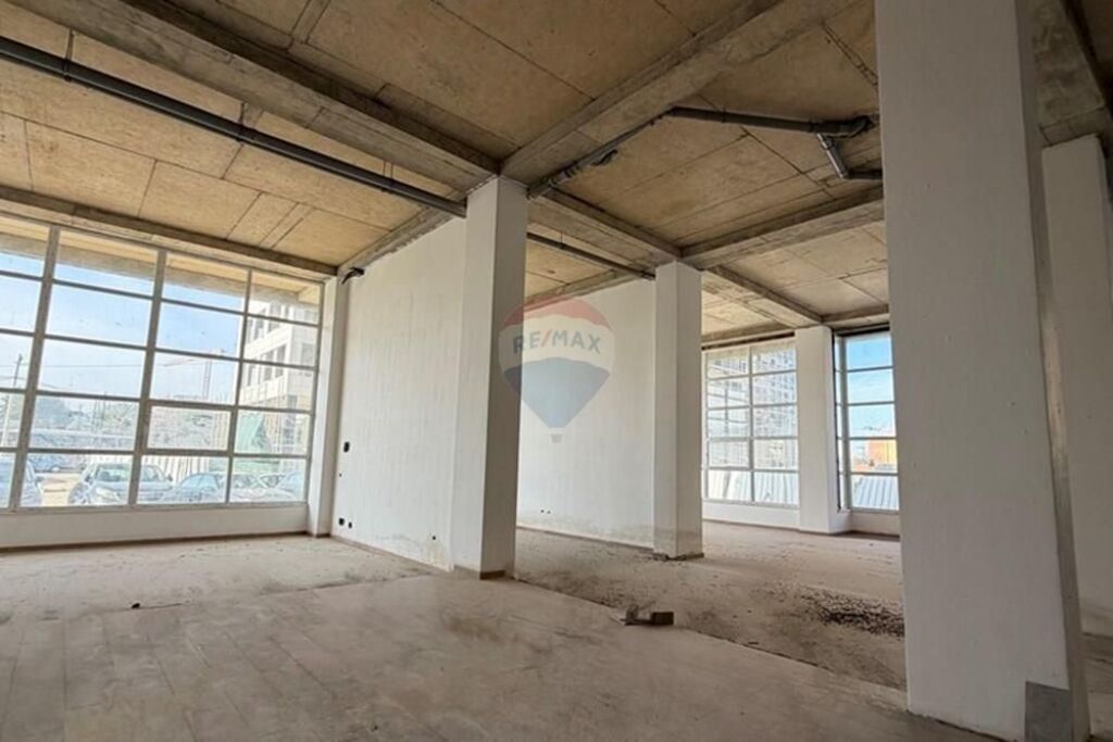 Zyre per Qira 📍Bulevardi Ri