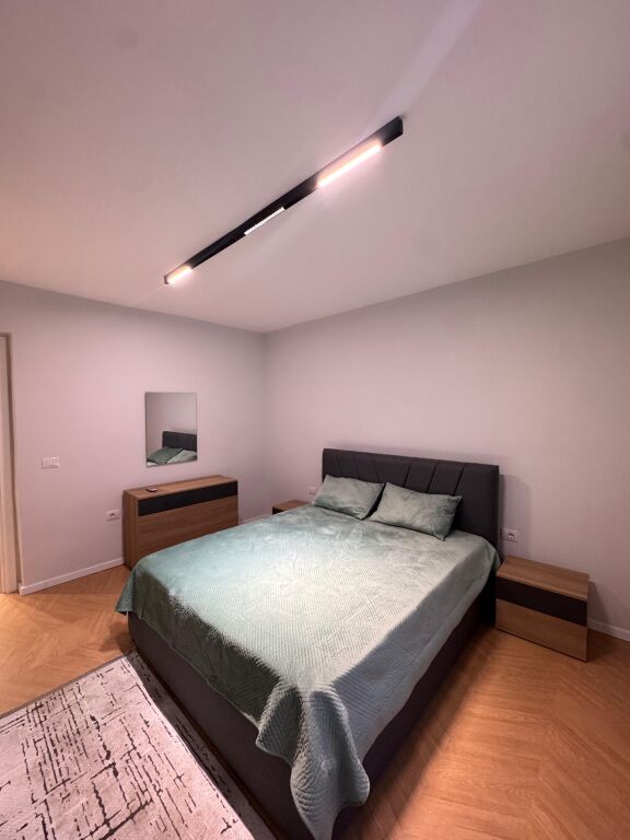 VENDESI APPARTAMENTO 1+1 CON BALCONE A SIRI KODRA