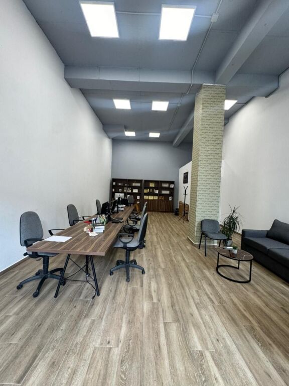 Ambient biznesi per qira , Rruga Frosina Plaku