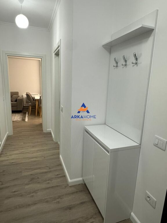 JEPET AMBJENT ZYRASH ME QERA 62M2 "RRUGA E KAVAJES" 800 EURO NETO