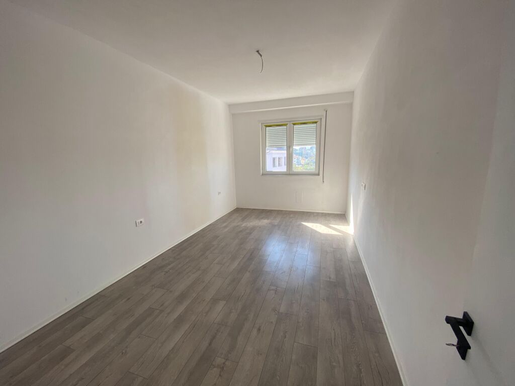 Shitet, Apartament 1+1 , Kamez, Tirane . Empire68069