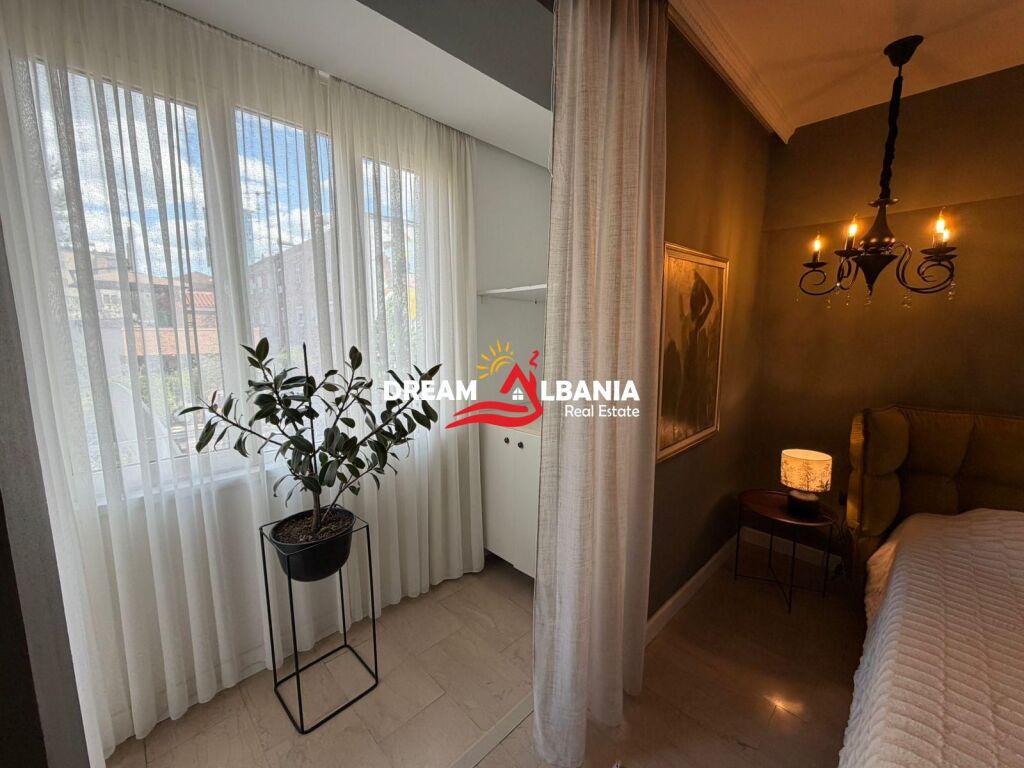 Jepet me qera super apartament 3+1+2 ne rrugen e Durresit prane Ambasades Polake (ID 4239092)