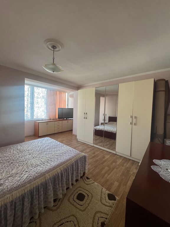 Shitet apartament 3+1+2 , Unaza e re pran Bar bohemit