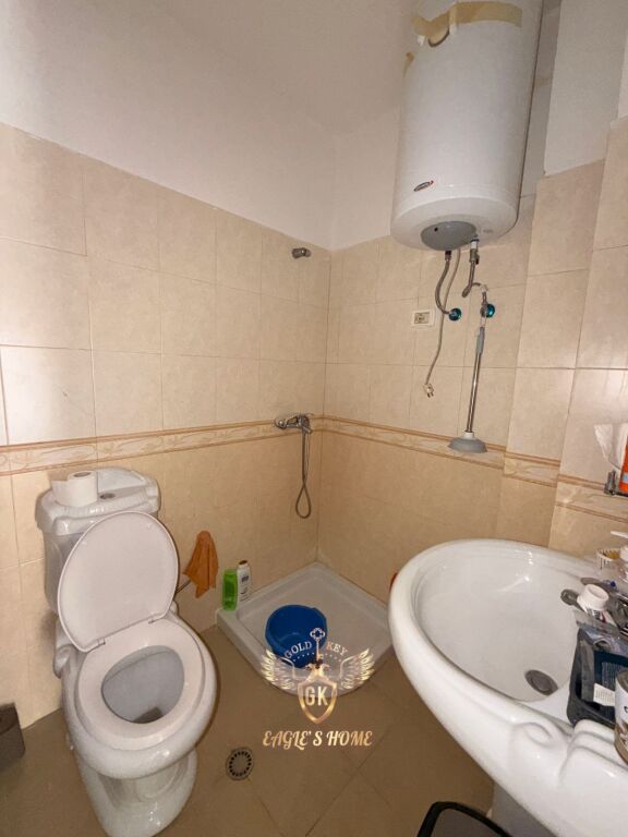 Shitet Gazoniere Ballkon Shkembi Kavajes