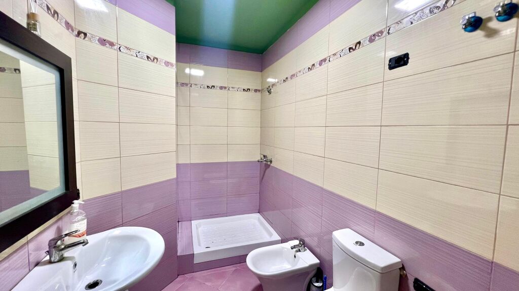 Me Qera: Zyre Moderne me 3 Ambiente Pune Sheshi Wilson (Prane Postes 8) - Kt.3 - 700€/Muaj - S.110m²