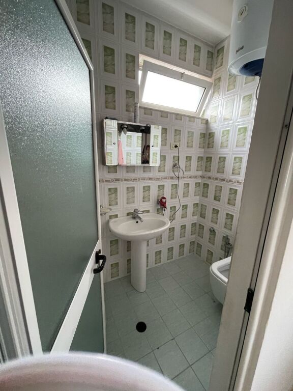 APARTAMENT DUBLEKS ME QIRA – SHKOLLA E KUQE