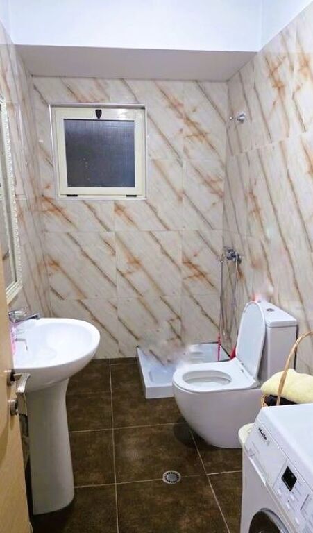 Shitet Apartament 2+1 pranë Vila L 2021, Astir