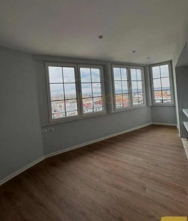 Shitet,Apartament 2+1+2, Rruga "Shefqet Kuka", Fresk