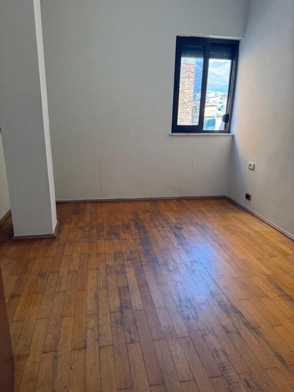 Apartament per shitje 2+1 te Xhamlliku