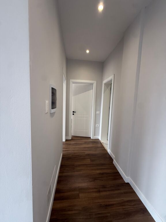 Jepet me qera apartament 2+1  i pa banuar me pare ne Sauk