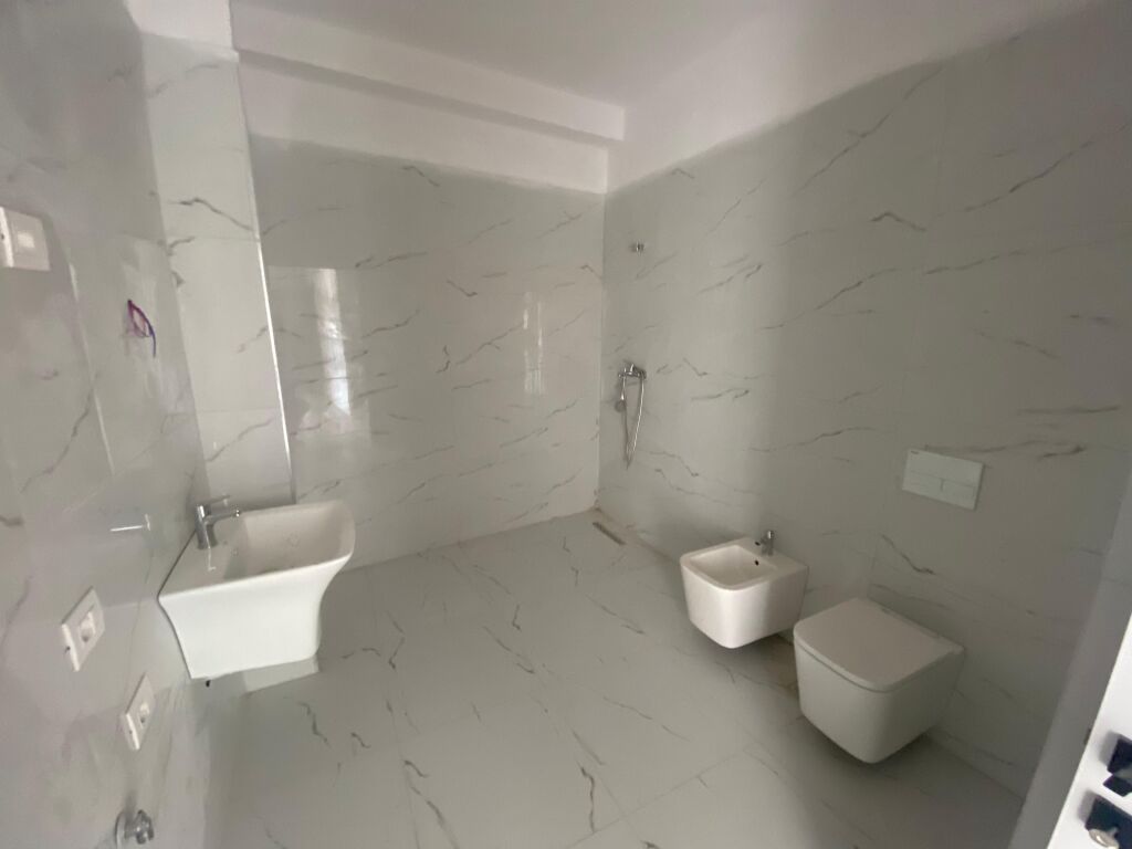 Shitet, Apartament 1+1 , Kamez, Tirane . Empire68069