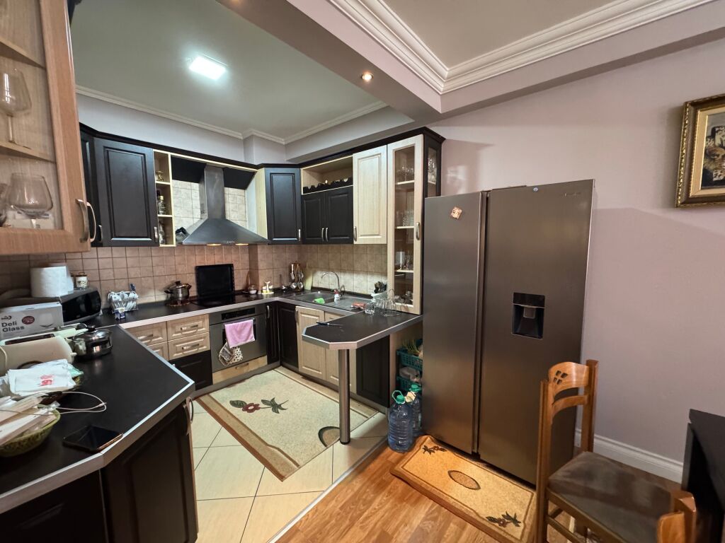 Shitet apartament 3+1+2 , Unaza e re pran Bar bohemit