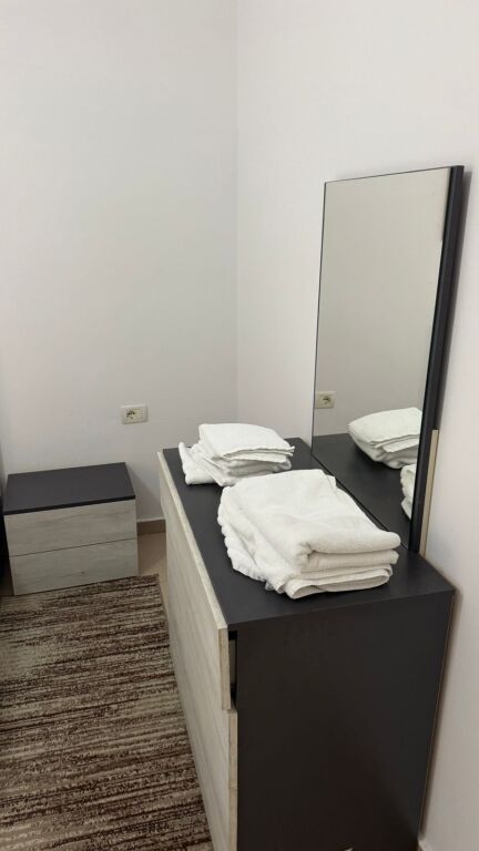 🏢Nella zona di 5 Maj, dopo Concord Center, si affitta appartamento 1+1 con posto auto 50.000 leke