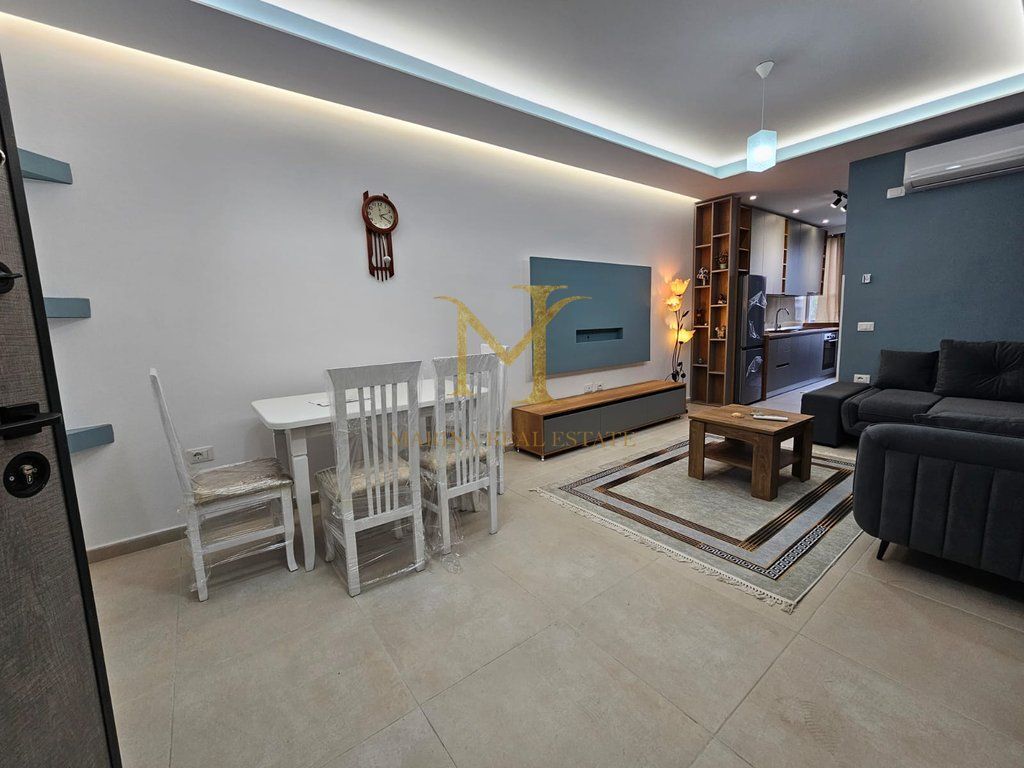 APARTAMENT ME QERA TE TREGU INDUSTRIAL 525€!