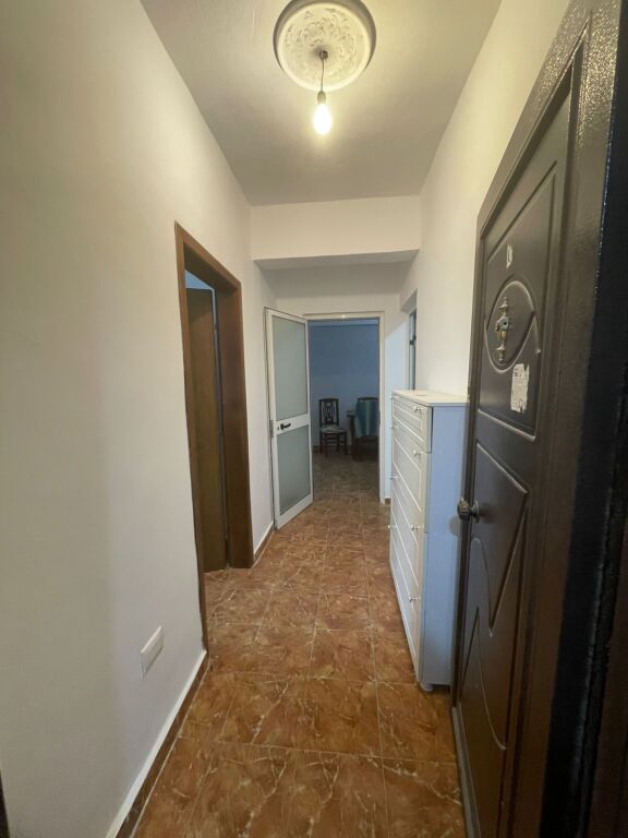 Jepet me qira apartament 1+1 në zonën e Plazhit