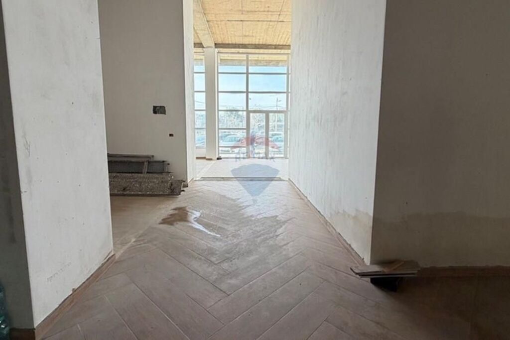 Zyre per Qira 📍Bulevardi Ri