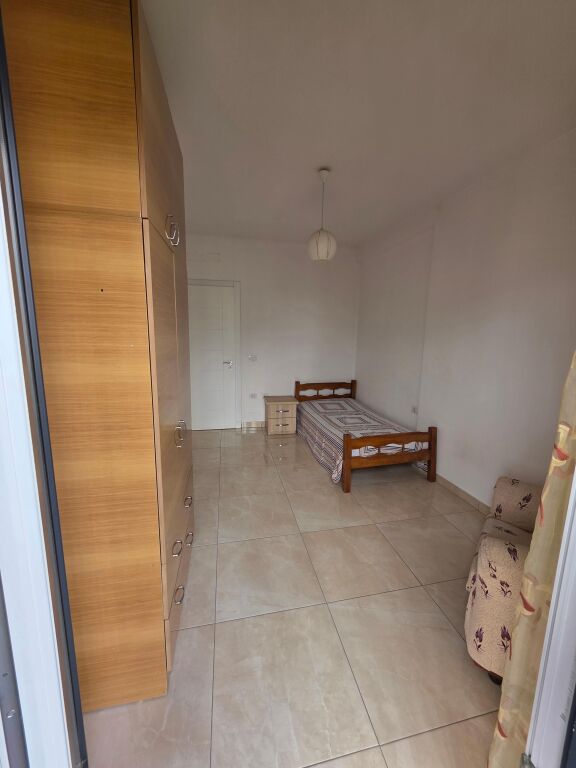 Jepet me qera Apartamenti 2+1, Astir rruga Sokrat Miho 500 mije leke