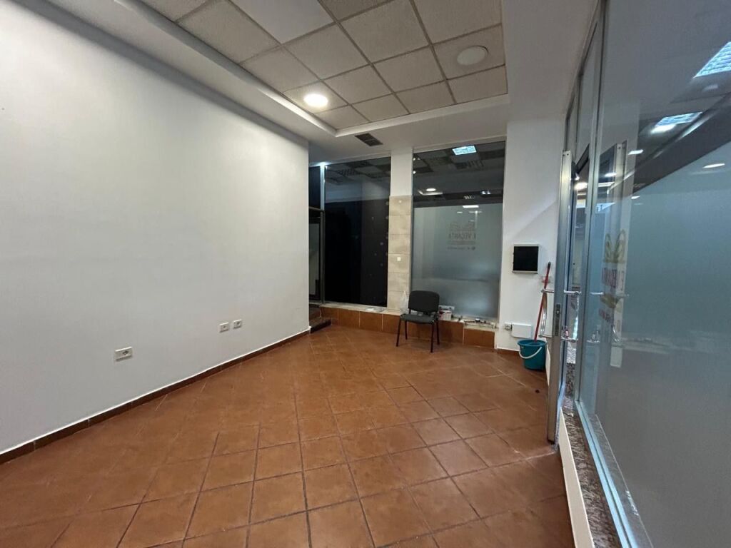 Locale Commerciale in Affitto