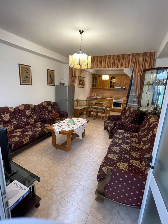 APARTAMENT DUBLEKS ME QIRA – SHKOLLA E KUQE