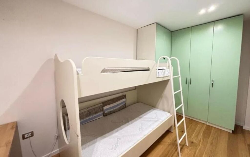 JEPET APARTAMENT ME QERA 3+1 QENDER