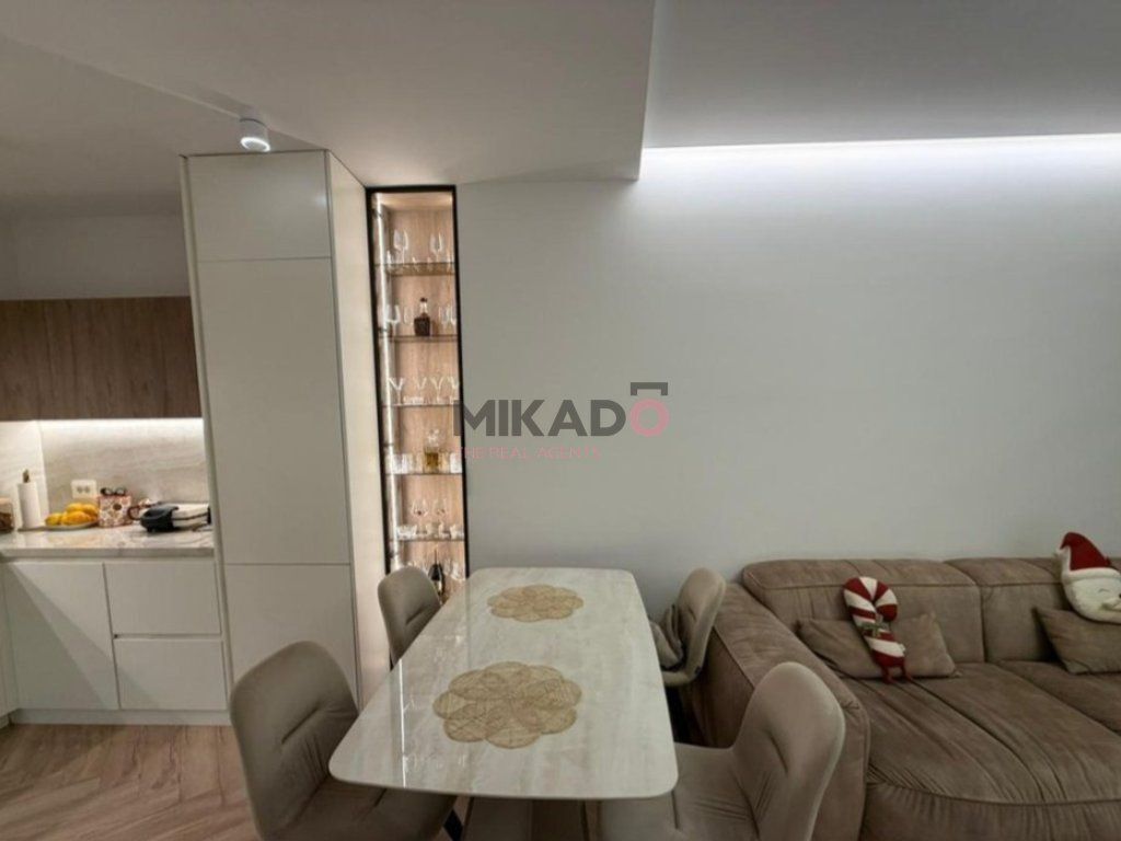 Shitet Apartament 3+1tek Lake View Residence, RRuga Kosovareve!