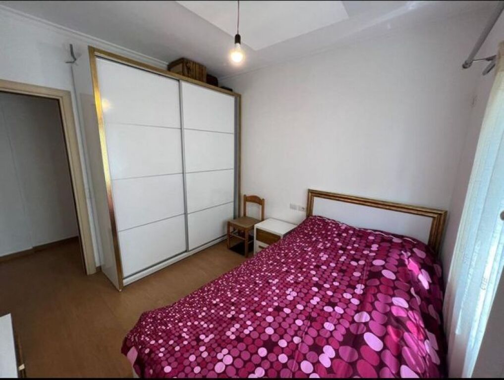 Shitet Apartament 2+1+2